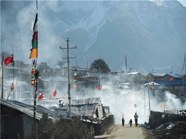 】新华社记者西藏灾区影像冰球突破平台【凤凰涅槃(图9) 】新华社记者西藏灾区影像冰球突破平台【凤凰涅槃(图9)